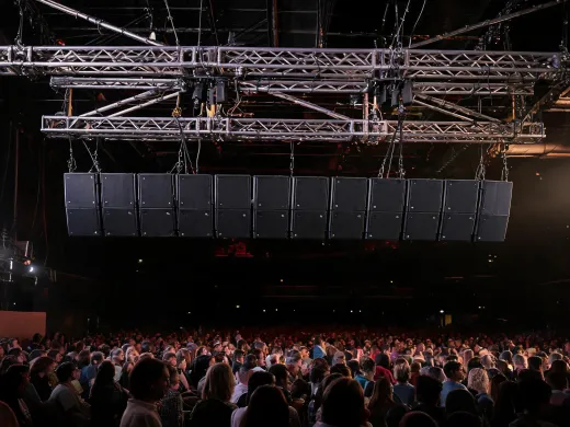 Line array loudspeaker hang